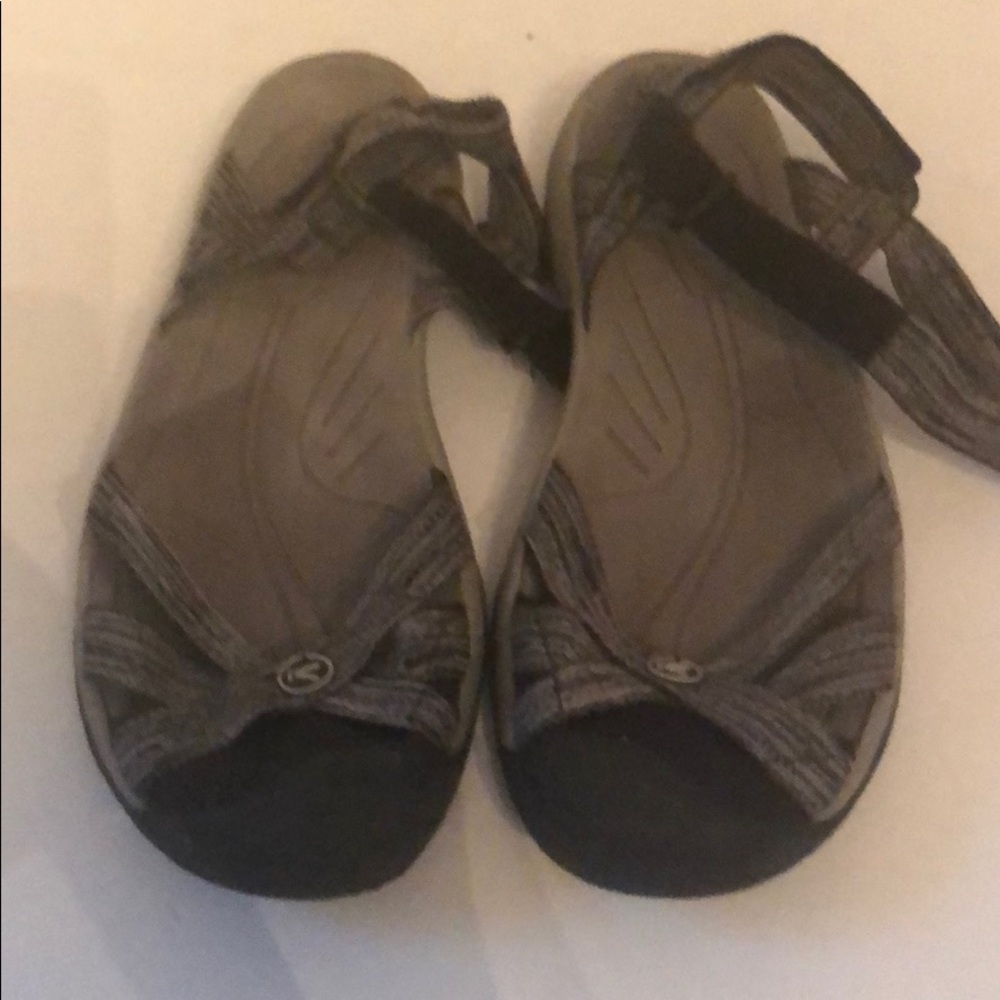Keen sandals women’s sz 9